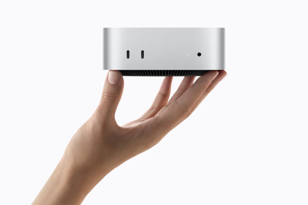 Novi Apple Mac mini sa čipom M6 u ruci
